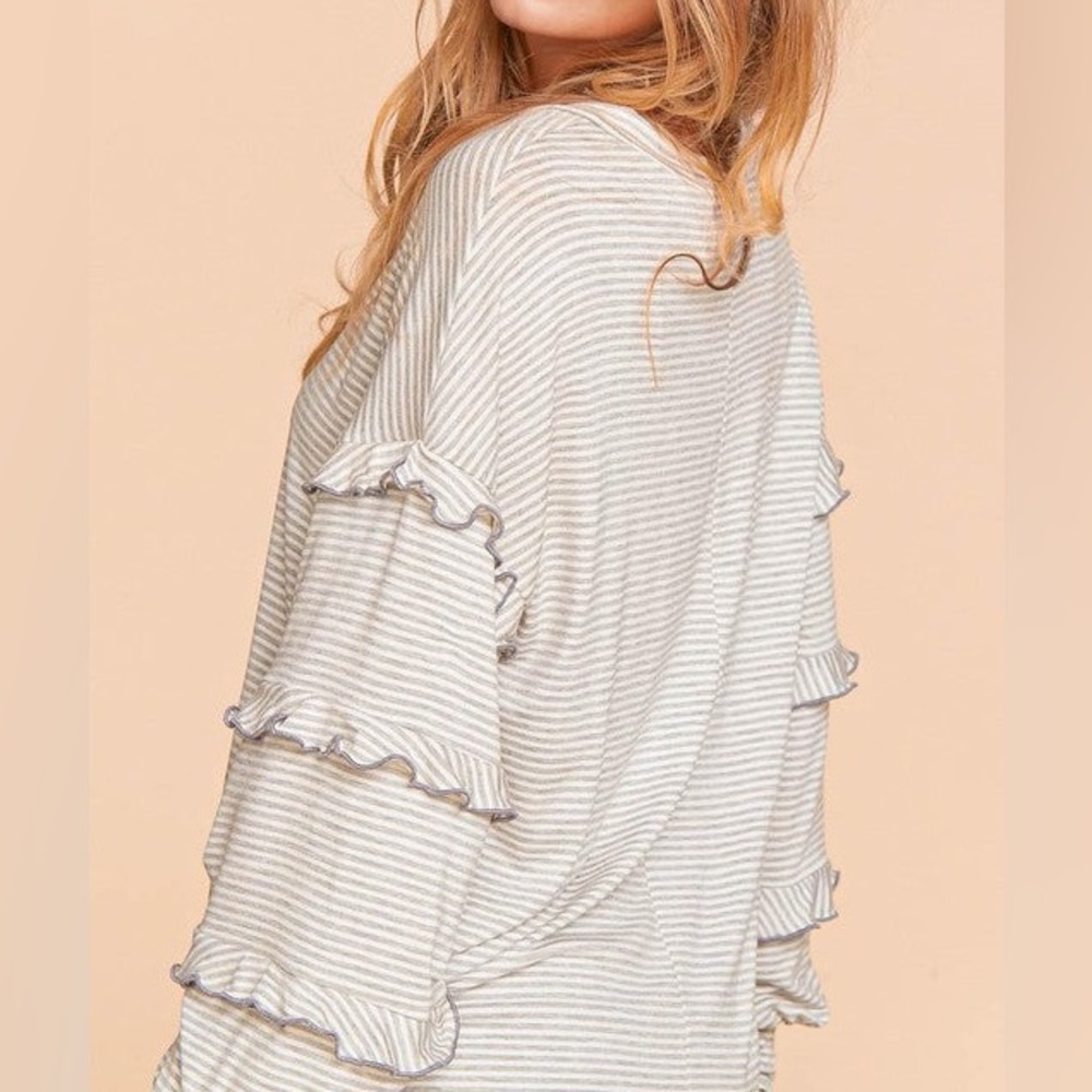 Haptics NWOT soft gray and white striped ruffled sleeve blouse size L